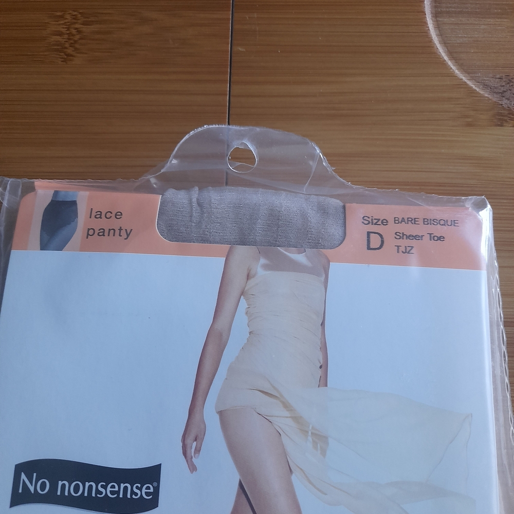 No Nonsense Sheer & Silky Pantyhose – Bare Bisque, Size D | New - Picture 3 of 4